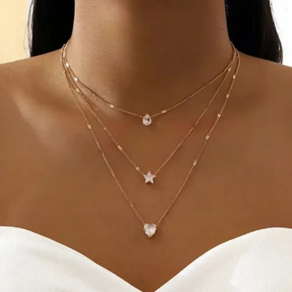 ⁦💎 قلادة ثلاثية مطلية بالذهب  ✨ إطلالة أنيقة وبسيطة تزيدك جاذبية⁩ - الصورة ⁦2⁩
